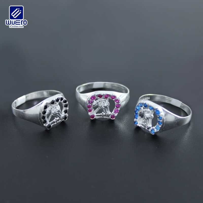 Anillos para caballero con caballo y herradura con zirconias