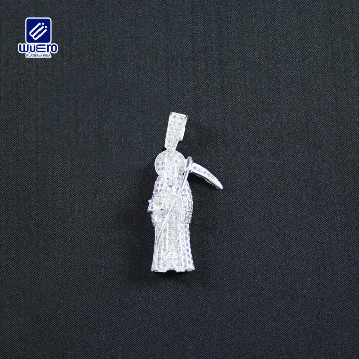 Dije Santa Muerte en plata .925 con asa con piedras 3.3 × 1.2 cm – Platería Wüero (cód. 5260)