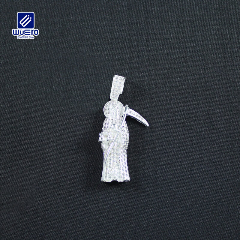 Dije Santa Muerte en plata .925 con asa con piedras 3.3 × 1.2 cm – Platería Wüero (cód. 5260)