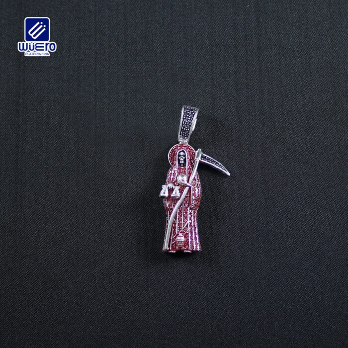 Dije Santa Muerte en plata .925 con asa con piedras 3.3 × 1.2 cm