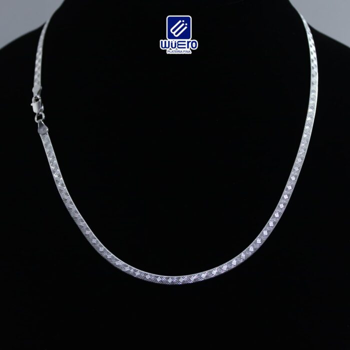 Cadena de plata italiana planchada con grabado en rombos 45 cm × 3 mm – Platería Wüero (cód. 5287)