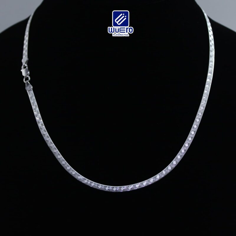 Cadena de plata italiana planchada con grabado en rombos 45 cm × 3 mm – Platería Wüero (cód. 5287)