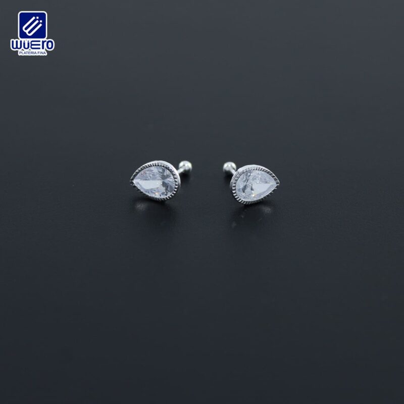 Aretes gota con zirconia blanca facetada 10×7 mm con broche de bola – Platería Wüero (cód. 5299)