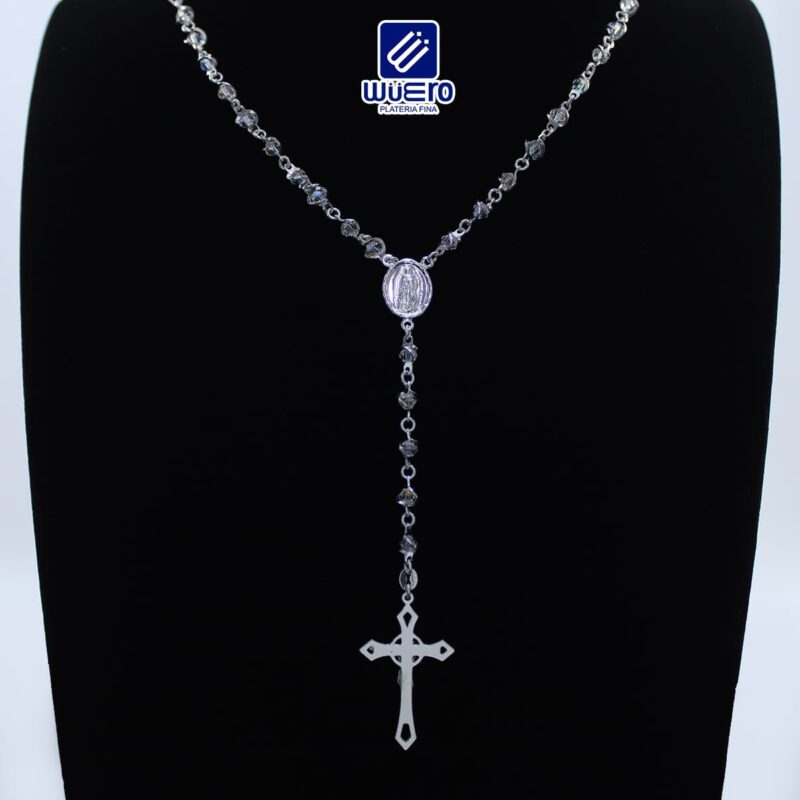 Rosario de plata .925 con cuentas de cristal tornasol y cruz en rombos 41 cm – Platería Wüero (cód. 5344)
