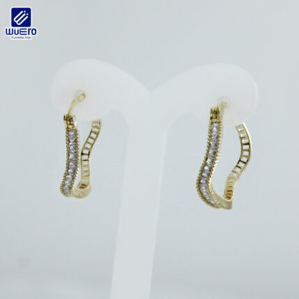 Coqueta Diseño Amorfo con Zirconias Blancas