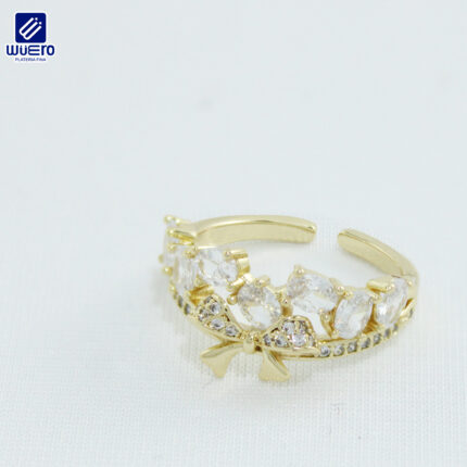 Anillo Tipo Tiara con Moño y Zirconias Blancas