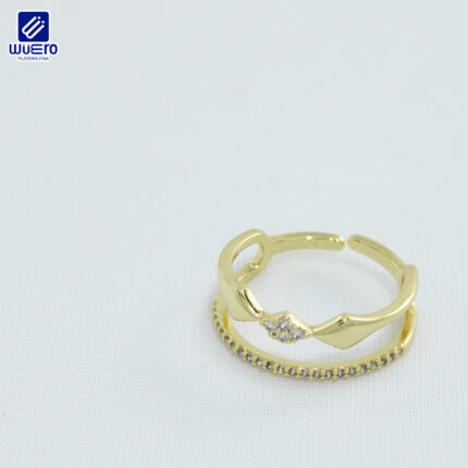 Anillo de Oro Laminado con Rombos y Zirconia Blanca
